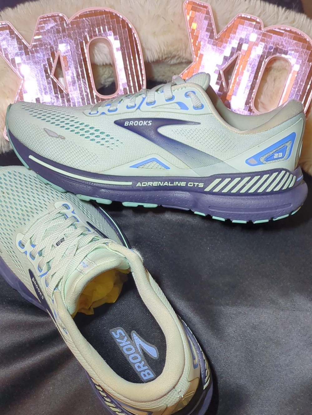 Brooks Women’s Adrenaline GTS23 Running Shoes - Light Blue/Navy Size 9 ONLY $45 - Picture 7 of 7